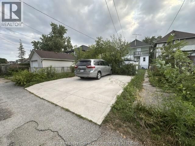Property Photo:  880 Moy Avenue  ON N9A 2N8 