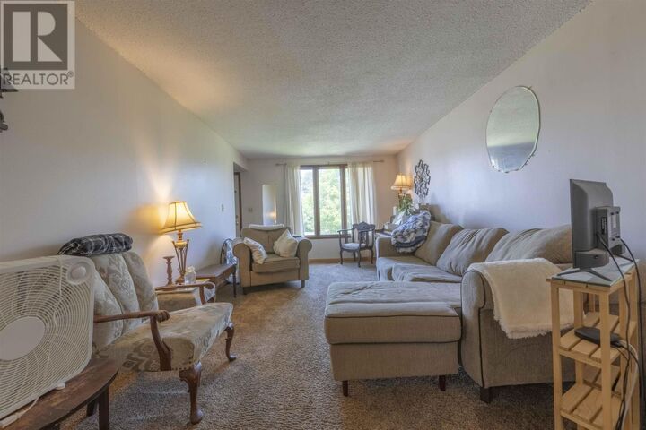 Property Photo: 476 Brock St E ON P7E 4H7