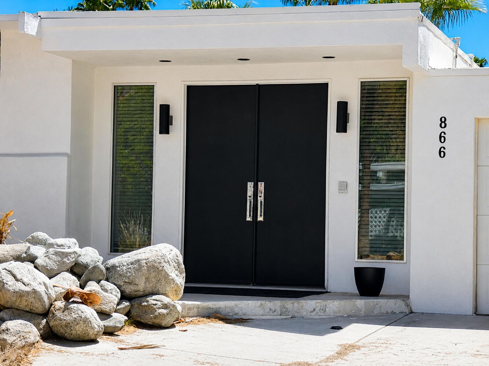 Property Photo:  866 N Topaz Circle  CA 92262 