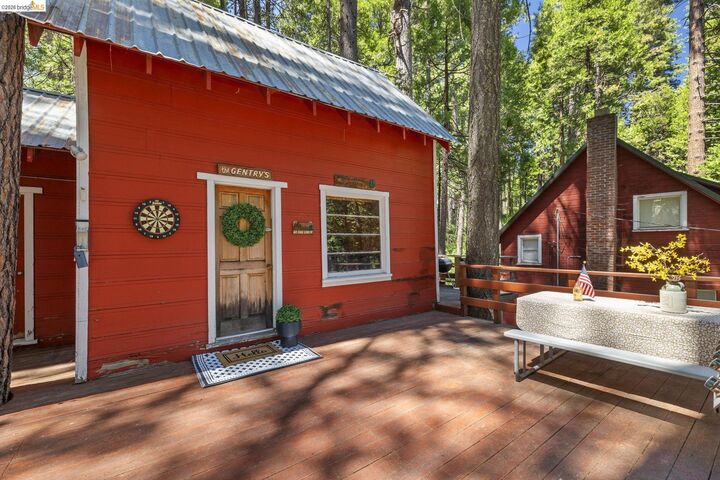 Property Photo: 22742 Conifer Court CA 95335