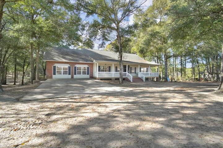 Property Photo:  115 Steves Place  FL 32536 