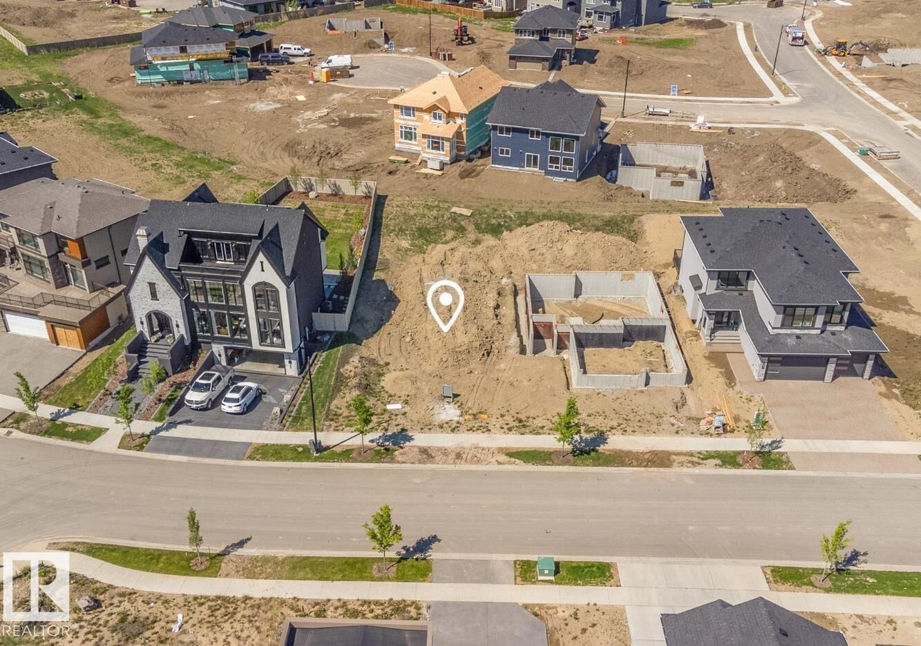 Property Photo:  3505 Keswick Boulevard SW  AB T6W 4V6 