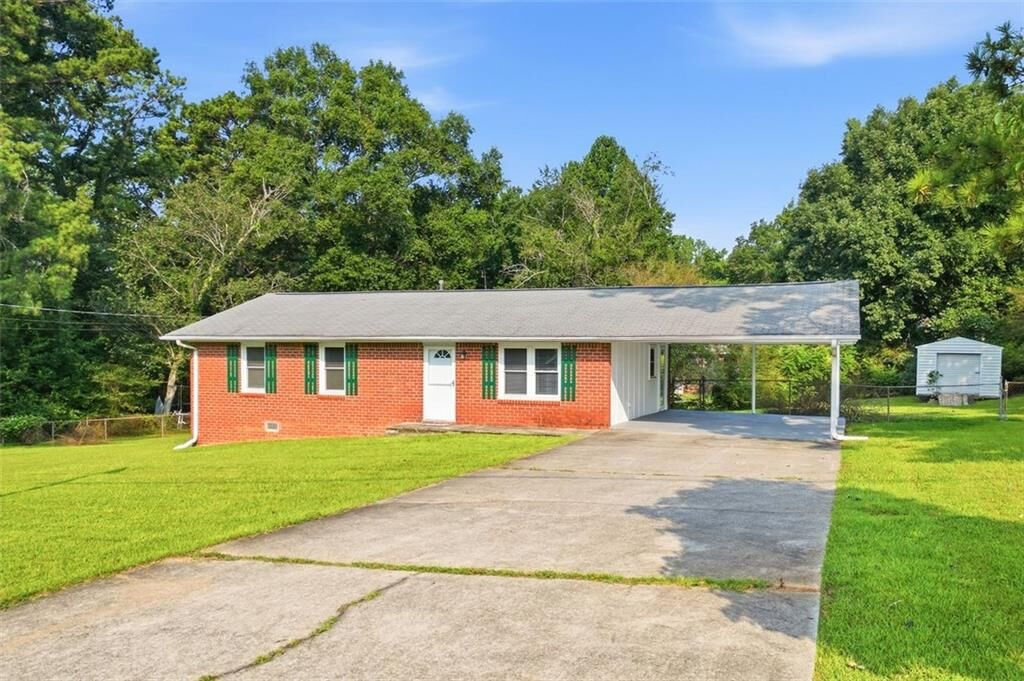 Property Photo: 1465 E Highpoint Drive GA 30134