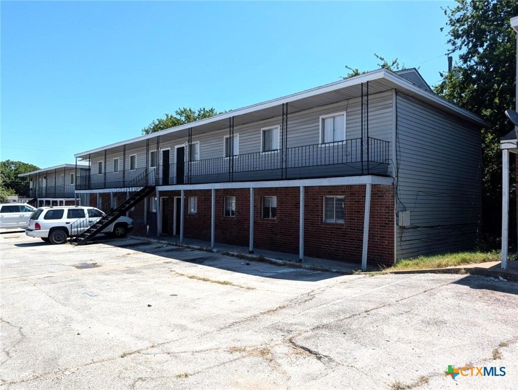 Property Photo: 915 S 15th Street 917 TX 76522
