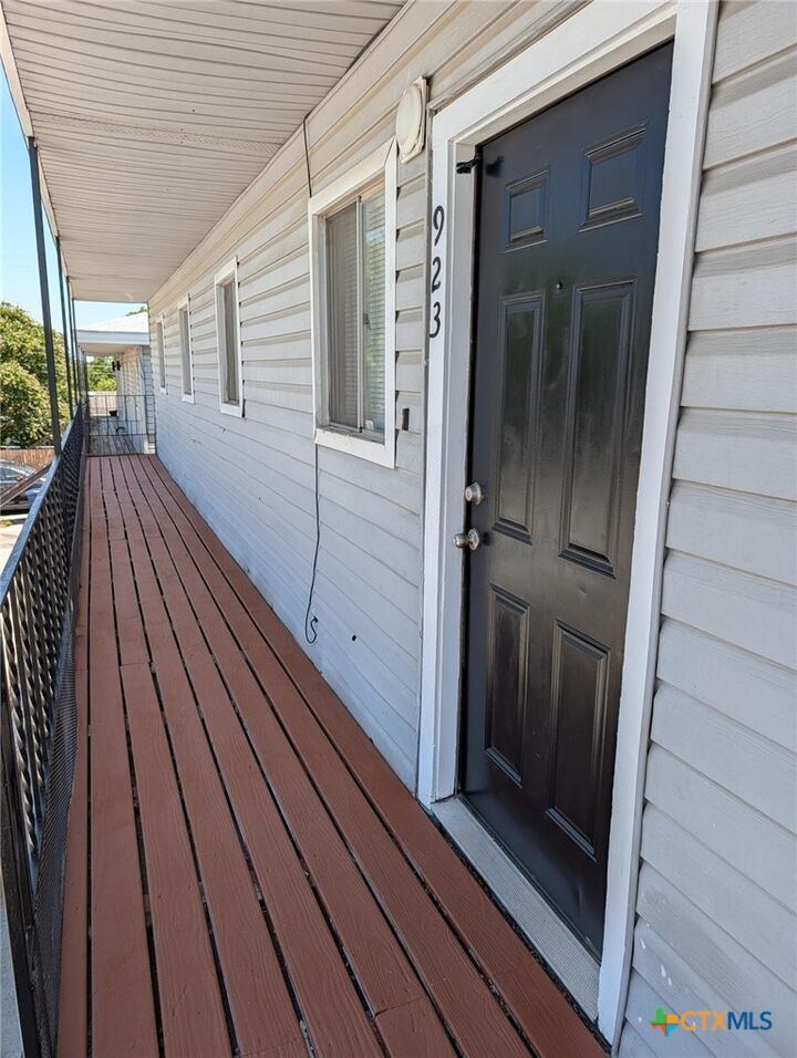 Property Photo: 915 S 15th Street 923 TX 76522