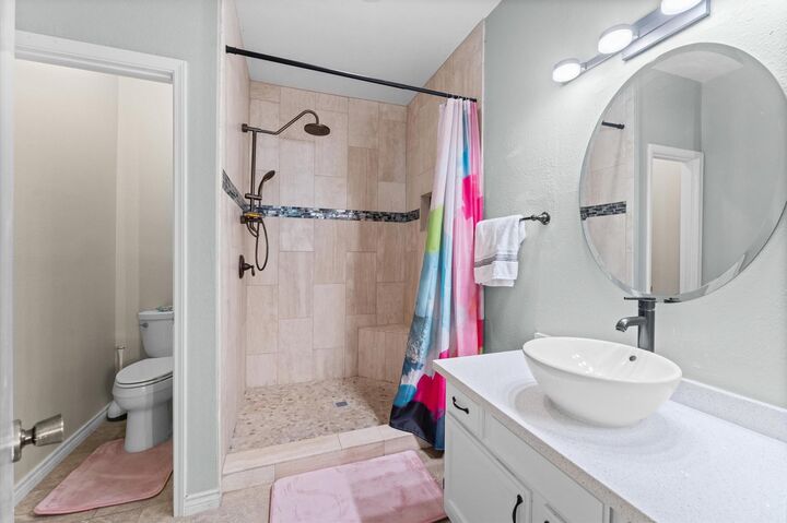 Property Photo:  17557 Red Oak Dr Drive 7557  TX 77090 