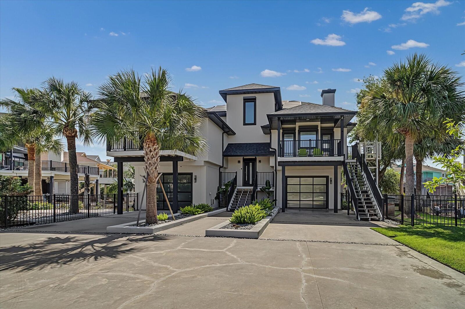 Property Photo: 1047 &Amp 1027 Long Reach Drive TX 77554