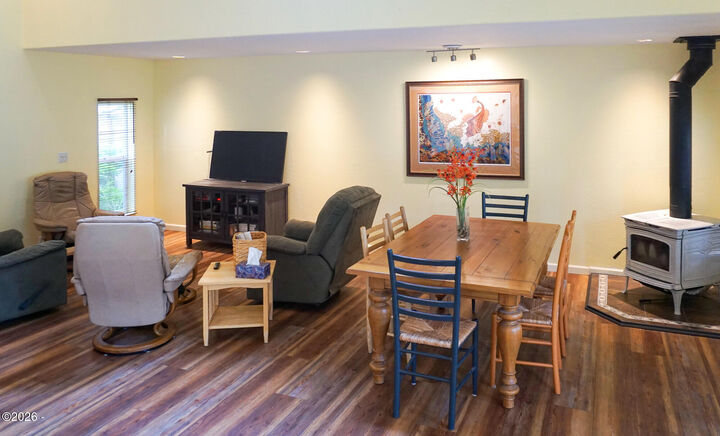 Property Photo: 230 1st Street OR 97369
