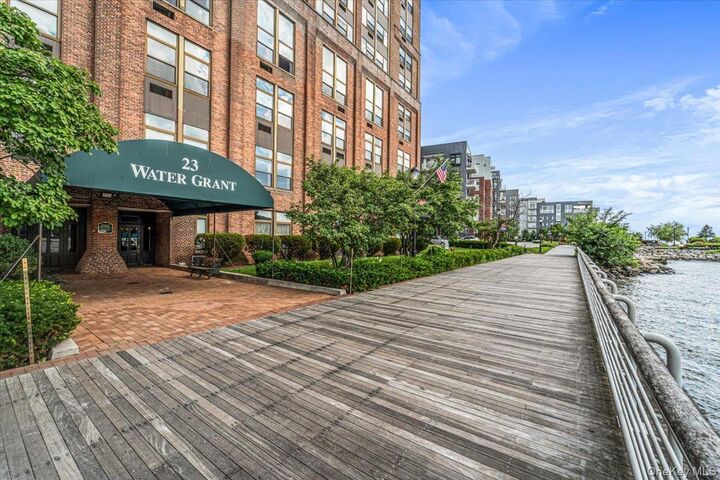 Property Photo:  23 Water Grant Street 8I  NY 10701 