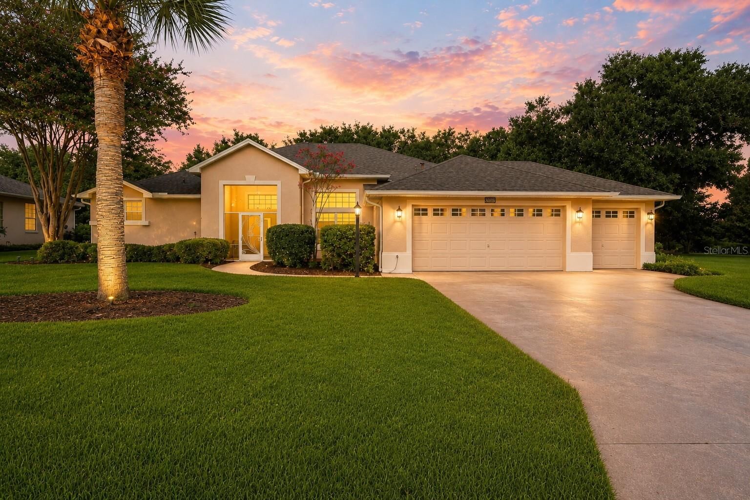 Property Photo:  20554 Queen Alexandra Drive  FL 34748 