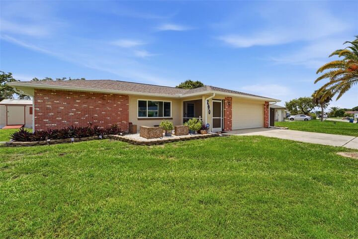 Property Photo:  290 Capri Avenue  FL 34293 