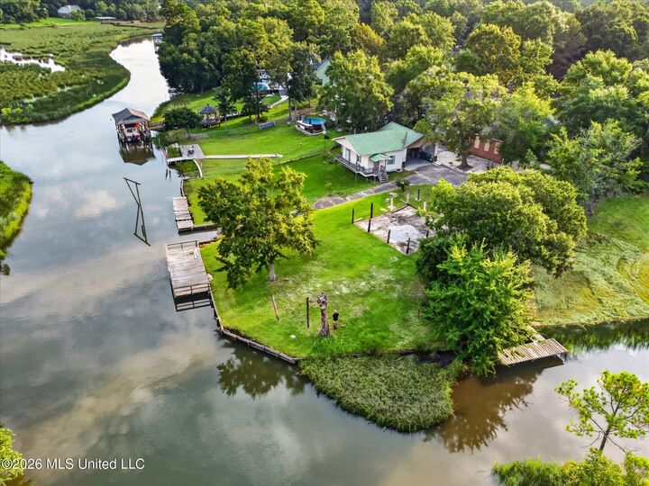 Property Photo:  2011 Tradewinds Drive  MS 39553 