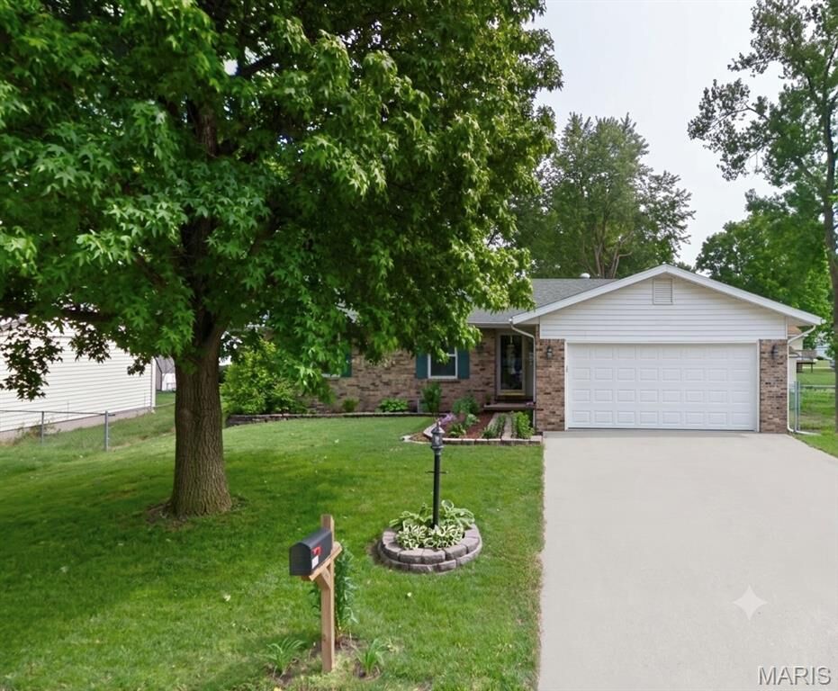 Property Photo: 608 Saint Rose Drive IL 62035
