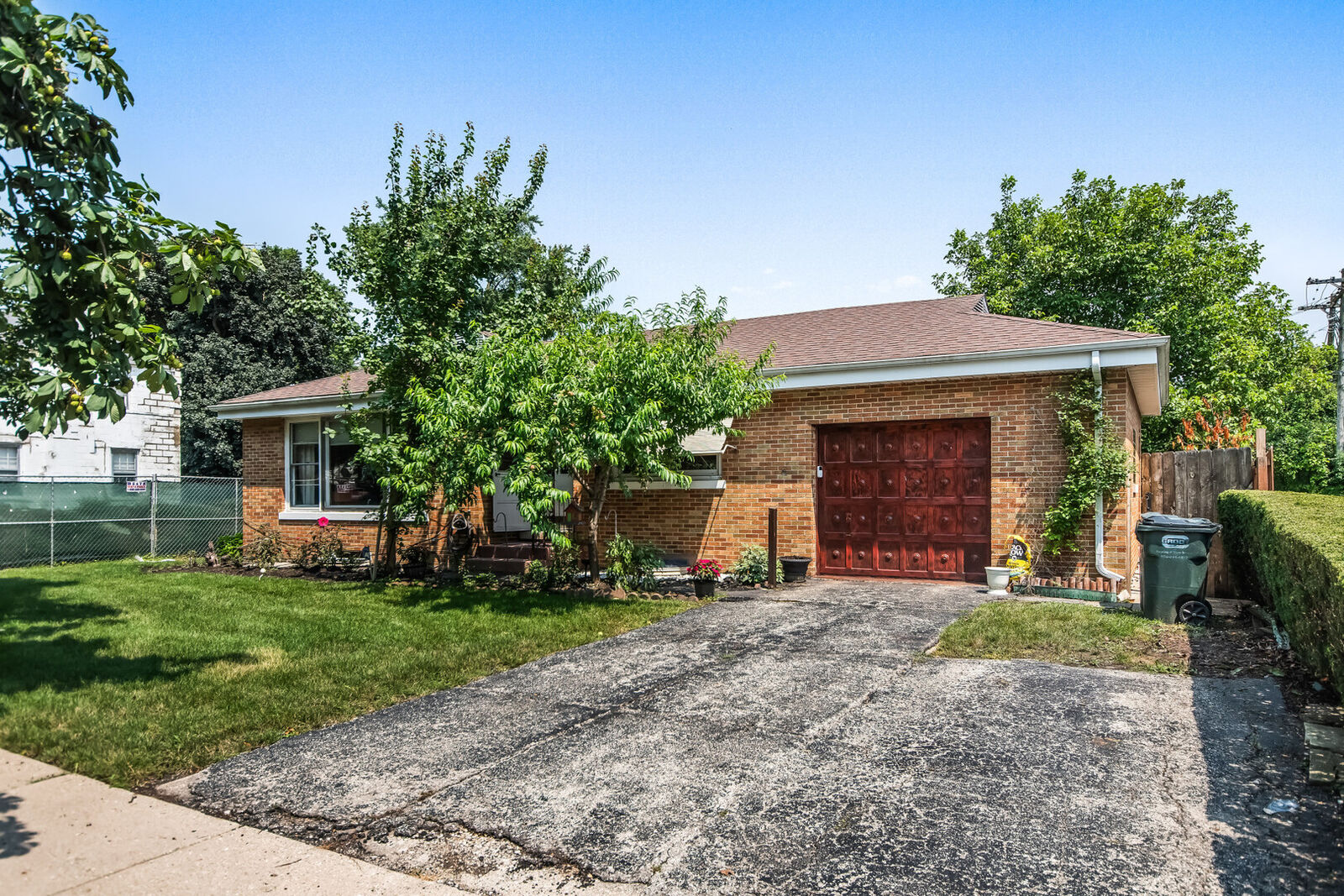 Property Photo:  6815 N Tripp Avenue  IL 60712 
