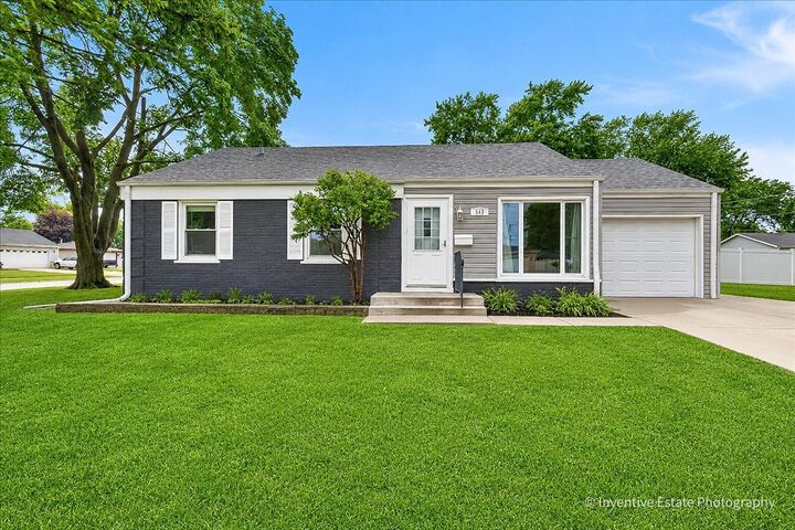 Property Photo: 548 S Harvard Avenue IL 60101