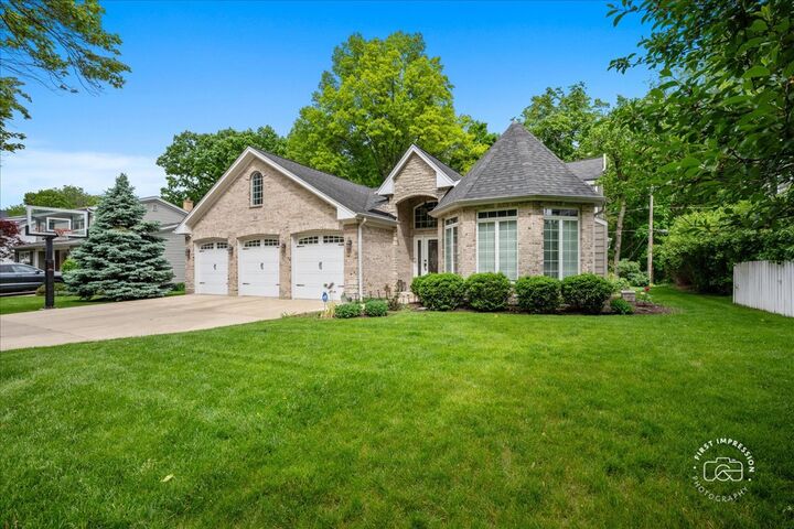 Property Photo:  1009 Douglas Avenue  IL 60540 