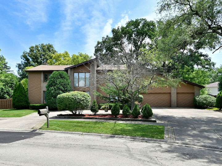 Property Photo: 2005 Mallard Drive IL 60062