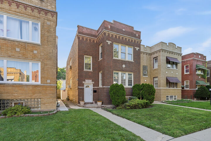 Property Photo:  1810 N Linder Avenue  IL 60639 