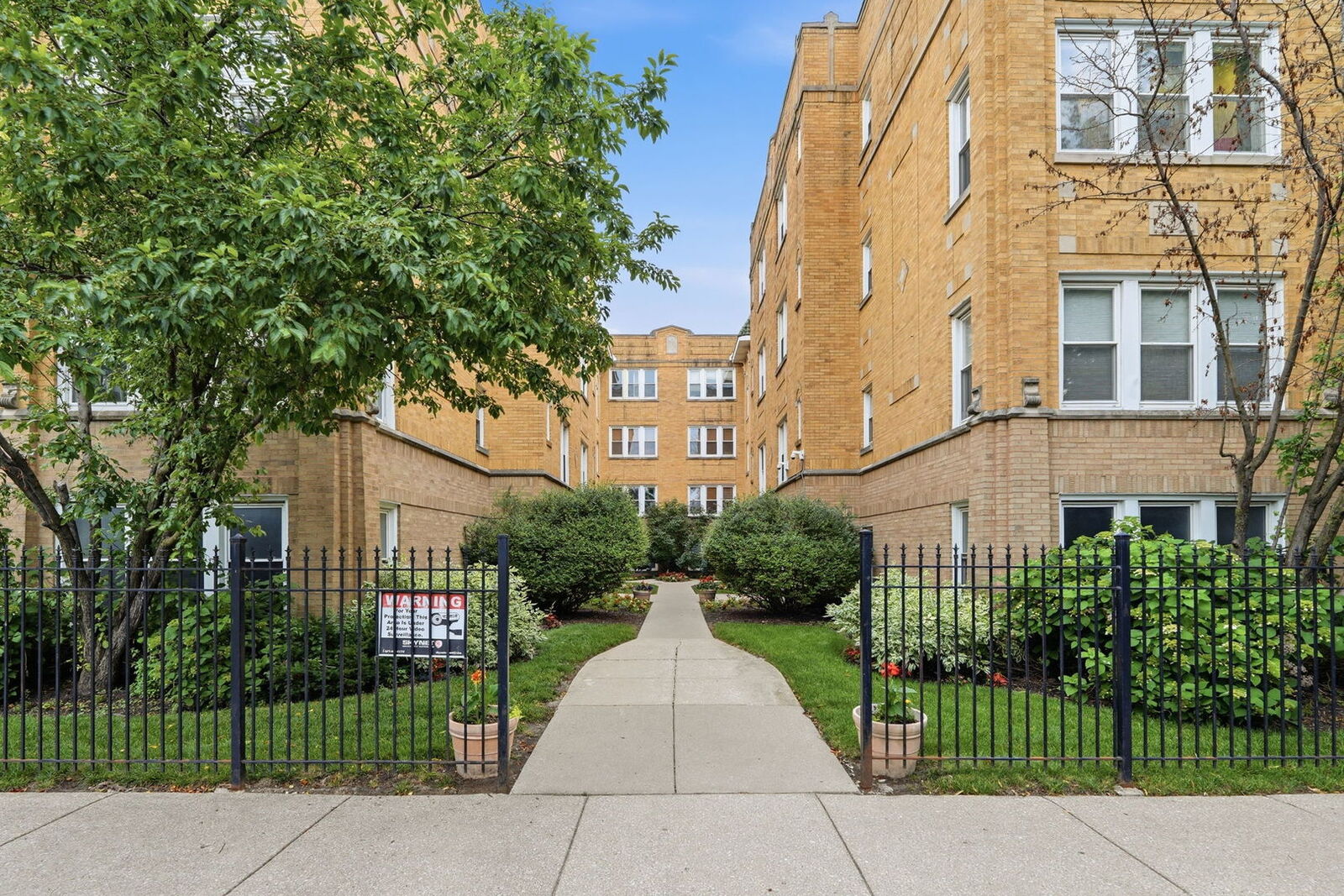 Property Photo:  4343 N Sacramento Avenue 2A  IL 60618 