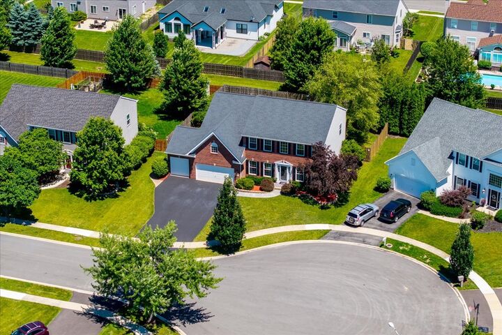 Property Photo: 804 S Sparkle Court IL 60543
