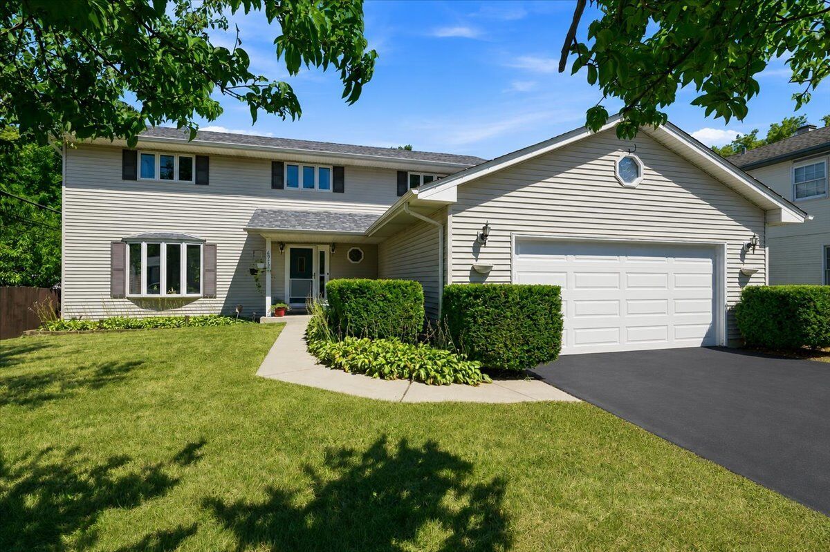 Property Photo:  6975 Center Avenue  IL 60133 