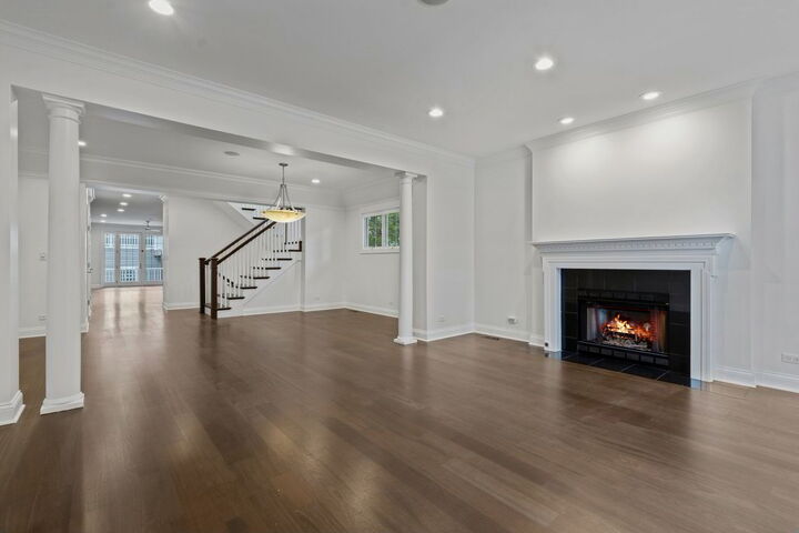 Property Photo: 1818 W Barry Avenue IL 60657