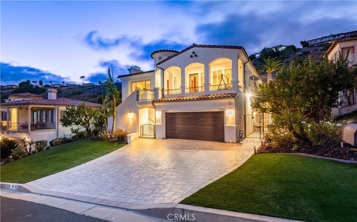 Property Photo:  33 Nuvola Court  CA 90275 