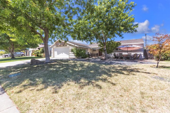 Property Photo:  4915 H Parkway  CA 95823 