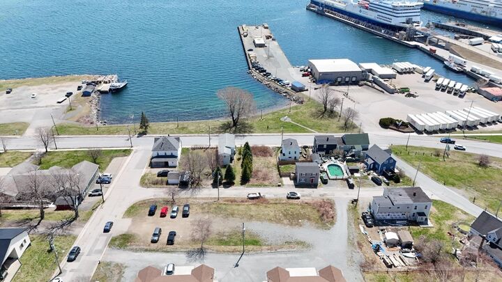 Property Photo:  398 Purves St. B2a 1C6  NS B2A 1C6 