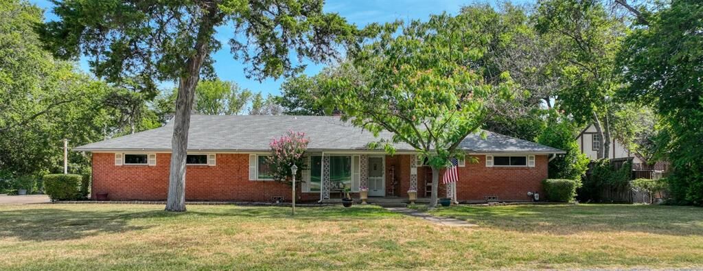 Property Photo:  938 Nature Drive  TX 75116 