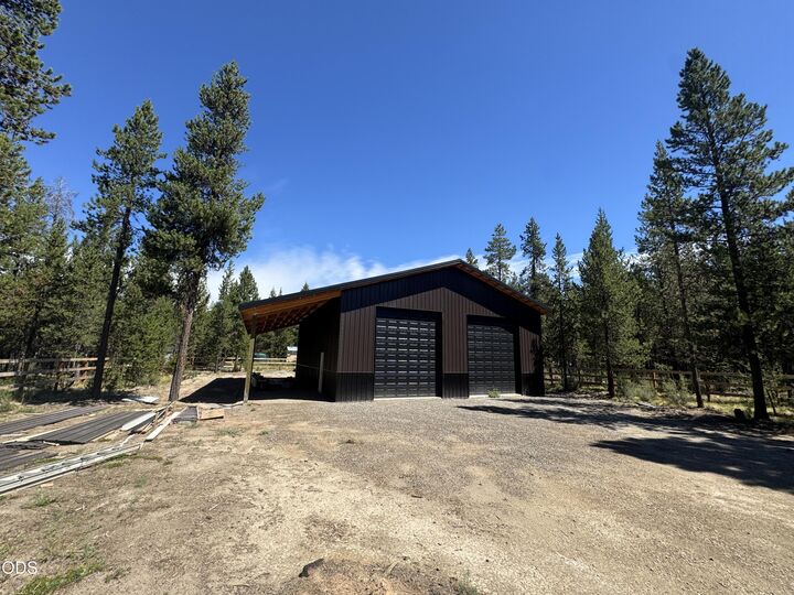 Property Photo:  17088 Kingsburg Road  OR 97707 