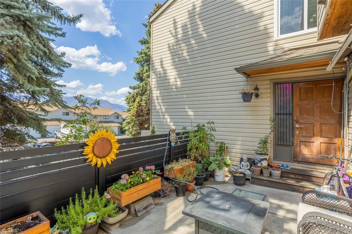 Property Photo: 1675 Thayer Court 1 BC V1Y 8M2