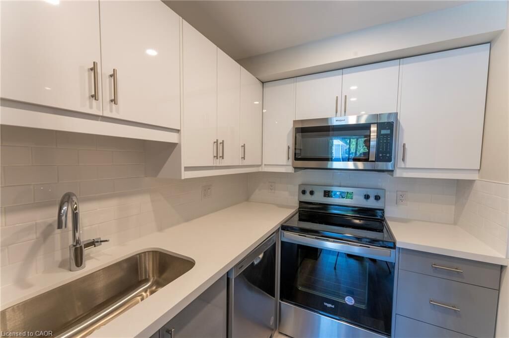 Property Photo:  700 Lawrence Road 103  ON L8K 1Z5 