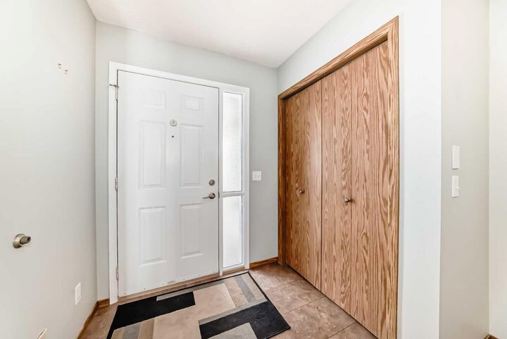 Property Photo:  16 Edenwold Green NW  AB T3A 5B8 