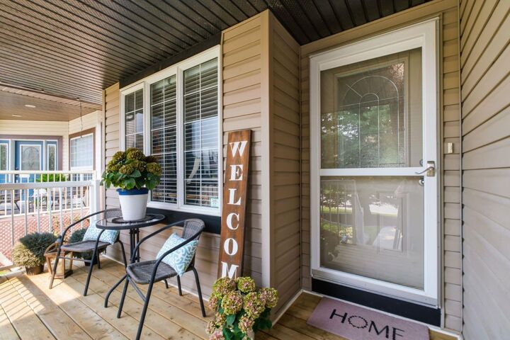 Property Photo:  132 Coopers Heights SW  AB T4B 2S1 