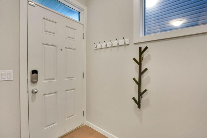 Property Photo:  531 Evansborough Way NW  AB T3P 0M8 