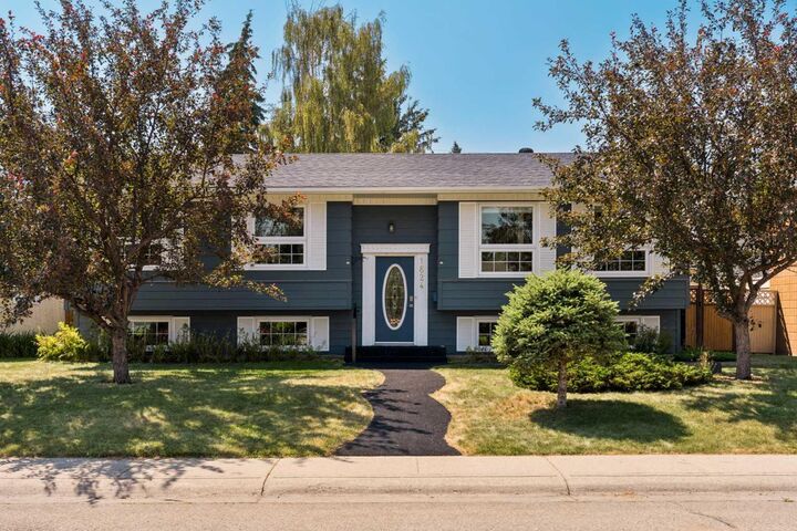 1824 Lake Bonavista Drive SE — photo 1