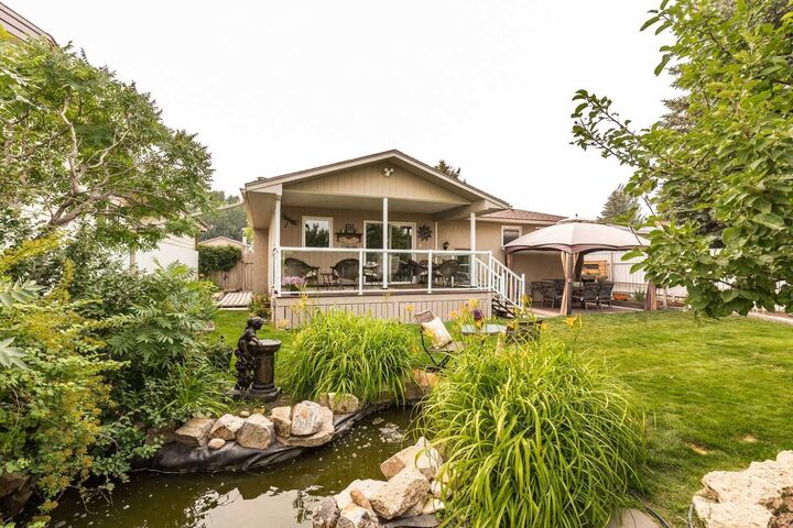 10 Seneca Place W — photo 1