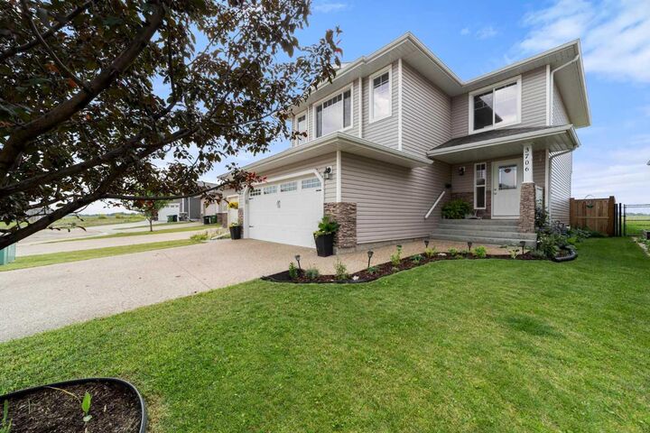 Property Photo: 3706 76 Street AB T4V 5E3