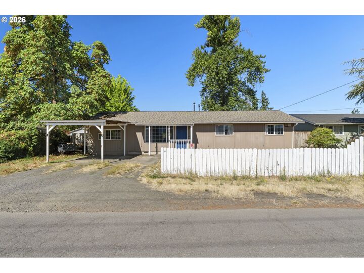 Property Photo:  382 S 46th St  OR 97478 