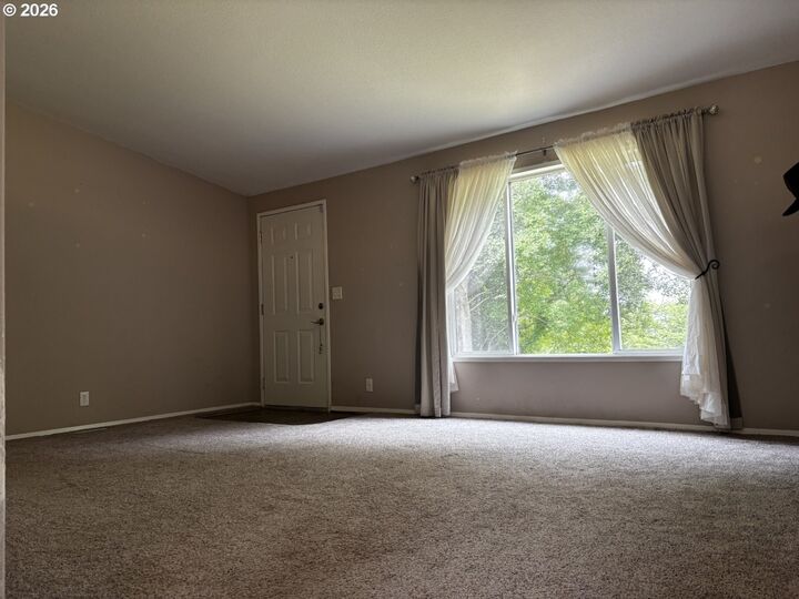 Property Photo: 229 N Main St OR 97420