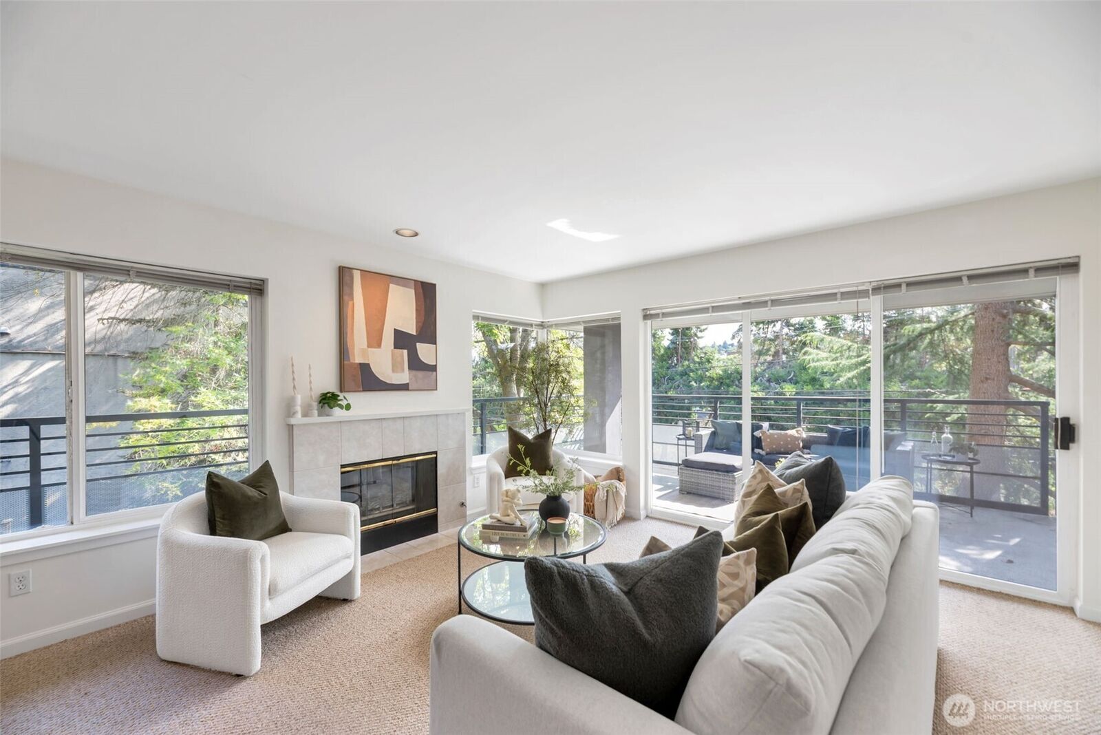 Property Photo: 2000 W Barrett Street 205 WA 98199