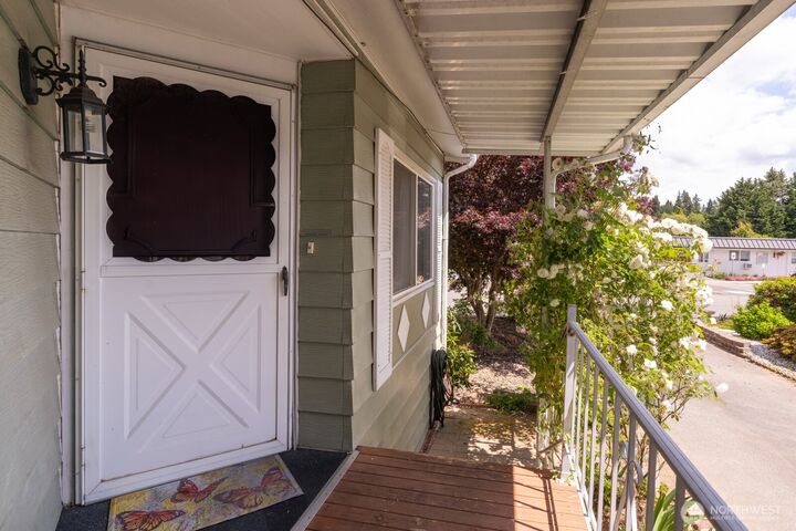 Property Photo: 1121 244th Street SW 19 WA 98021