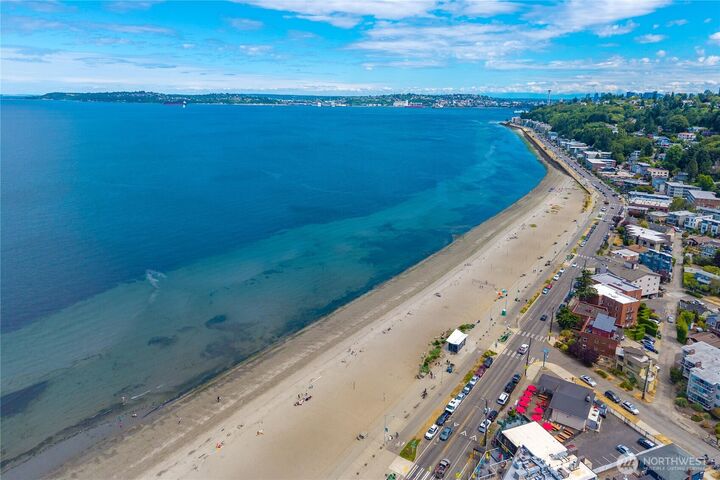 Property Photo:  2712  57th Avenue SW  WA 98116 