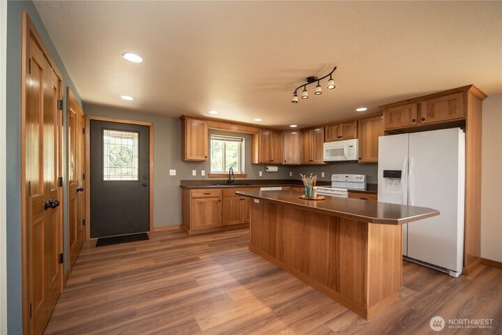 Property Photo:  3352  Hungry Junction Road  WA 98926 
