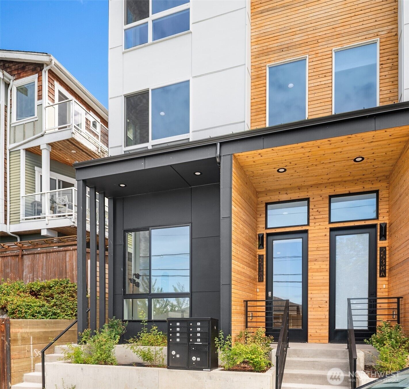 Property Photo: 2538 14th Avenue W B WA 98119