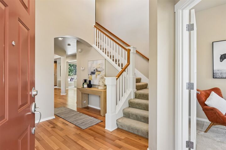 Property Photo:  2528  Larchmount Dr NE  WA 98029 
