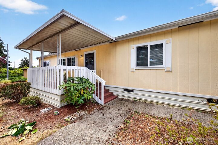 Property Photo:  10110  192nd Street Ct E 66  WA 98338 