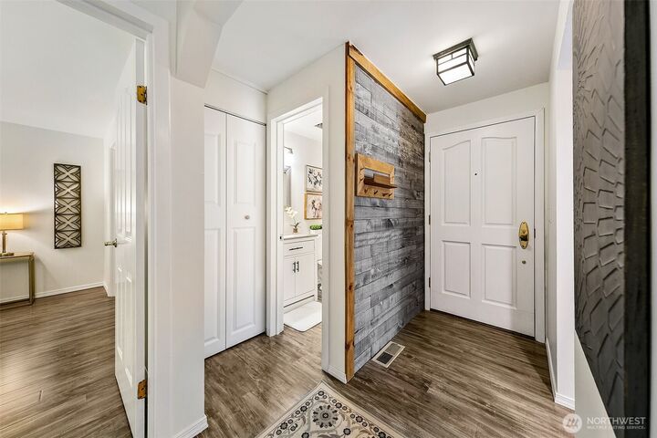 Property Photo: 9901 NE 124th Street 503 WA 98034