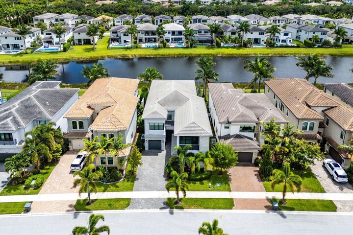 Property Photo: 9022 Chauvet Way FL 33496